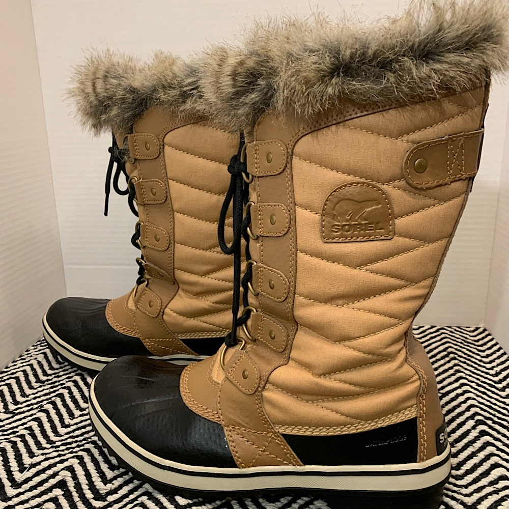 Worn Once-Women's Sorel Tofino II-Waterproof Winter Boots